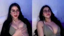 Selebgram Toge Yang Seperti Malaikat Tapi Berkelakuan Setan, Mendesah Penuh Kenikmatan