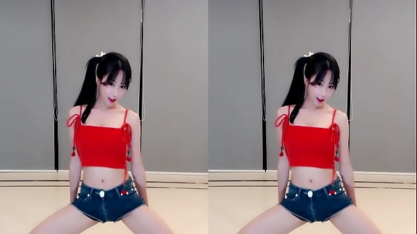 Cô Gái Trung Quốc Nóng Bỏng Quyến Rũ Trong Chiếc Váy đỏ Ngắn Cũn