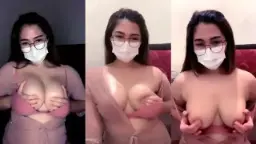 Zara Si Montok Dengan Payudara Besar Dan Pantat Bergoyang Menggoda