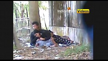 Rekaman Mesum Di Alam Terbuka: Cewek Desi Ngentot Dan Ngewe Dengan Kekasihnya