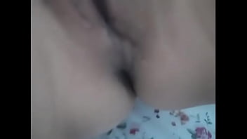 Gadis Tionghoa Menggoda Diri Dan Memamerkan Kemolekannya