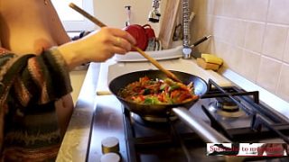 Memasak Telanjang Bareng Thelma: Episode 1 – Bumbu Panas Dan Godaan Di Dapur