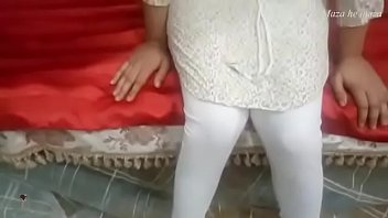 Gadis Desi Dengan Celana Ketat Yang Menggoda
