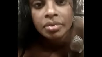 Desi Bhabhi Yang Haus, Menyesap Dan Menelan Cairan Panas