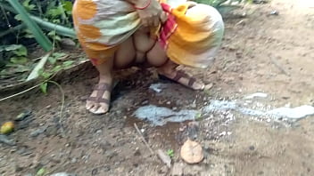 Tante Desi Buang Air Kecil Di Alam Liar, Wajib Ditonton