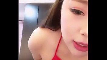 Gadis Seksi Tiongkok Pamer Tubuh Telanjang Menggoda
