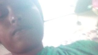Bibiku Yang Seksi Dari Bengal Dalam Sari Memainkan Memeknya Sendiri Untuk Foto Panas