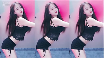 Cô Nàng Trung Quốc Quyến Rũ Nhảy Múa Trong Bộ Thang áo Ren đen Mê Hoặc