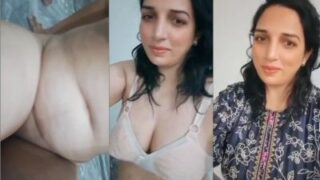 Wanita Matang Delhi Merekam Video Mesra Telanjang, Memperlihatkan Payudara Dan Kemaluannya