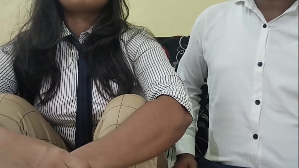 नौकरी के पहले दिन ही देसी बेबी का काम पूरा नहीं हुआ, तो साहब ने ऑफिस में ही ले लिया उसकी चुदाई।