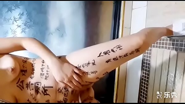 调教贱妻在厕所 戴狗链裸露 撒尿剃毛 双穴齐插内射洗澡