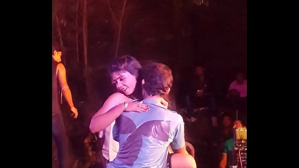 Tarian Panggung Desi Yang Menggoda Dan Membara
