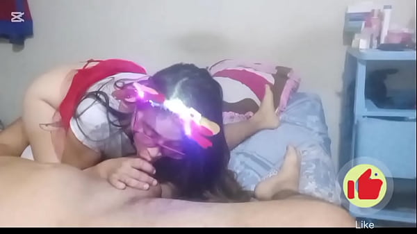 Hijastra Caliente Sorprende A Su Padrastro Con Una Noche NavideÑa Llena De Placer Y Lujuria