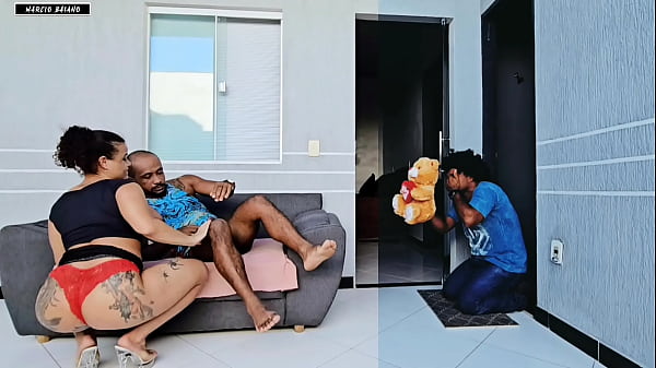 Kekasihku Yang Bodoh Memberiku Hadiah Romantis, Tapi Malah Menemukanku Sedang Dikentut Oleh Adiknya Di Hari Valentine — Lebih Baik Aku Dikentut Dengan Kontol Besar