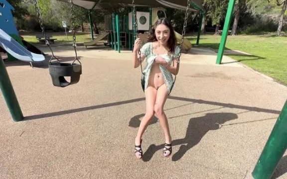 Amber Summer Main Di Tempat Umum Dan Diberi Isian Penuh