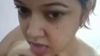 Gadis India Dengan Tubuh Selembut Mentega, Telanjang Bulat Memamerkan Keindahannya