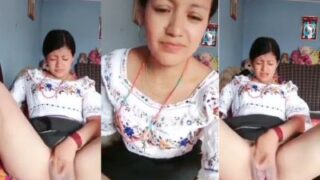 Gadis Panas Dari Goa Meremas Memek Basahnya