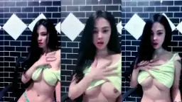 Uting Miss Amore, Cantik Dengan Pentil Toket Yang Menggoda