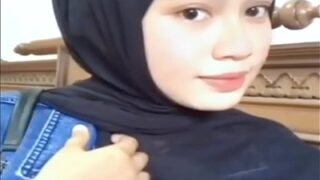 Video Panas Payudara Montok Cewek-cewek Muslim