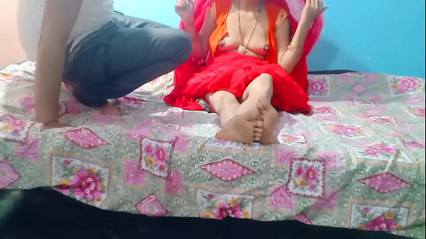 भाभी ने देवर के साथ अकेलेपन का मज़ा लेते हुए पेटीकोट उठा दिया
