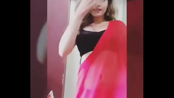 Istri Desi Seksi Menggoda Dengan Tarian Striptis Yang Membara