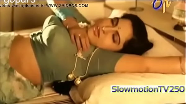 Gaun Desi Yang Menggoda, Membuka Pesona Sensual
