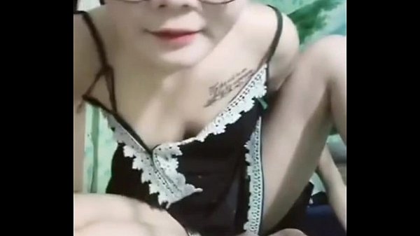Tay Trần Lộ Vùng Kín Trên Bigo Live