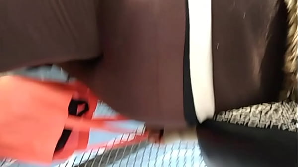 Madame Yang Bergoyang Menuju Kantor
