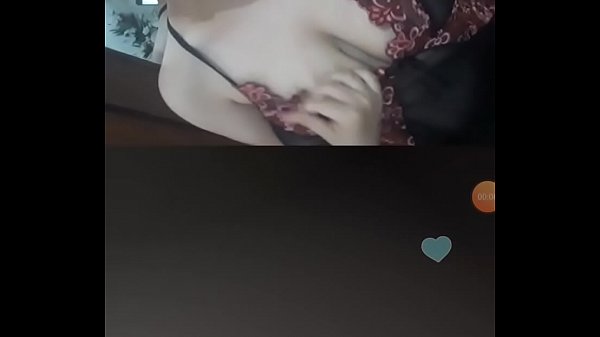 Menggoda Di Depan Kamera Live Dengan Penuh Gairah.