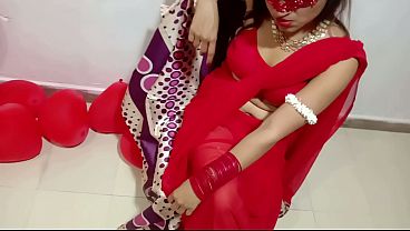 Pengantin Baru India Dalam Sari Merah, Rayakan Valentine Dengan Gairah Membara Bersama Suami Desi – Adegan Panas Penuh Nafyu
