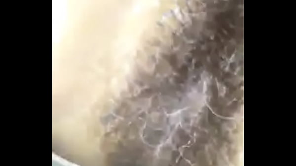 Desi Milf Menggoyangkan Memeknya Yang Basah