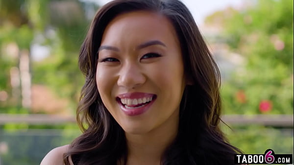 Intim Dengan Kimmy Kimm, Gadis Asia Mungil Yang Tergila-gila Pada Pukulan Pantat Yang Keras