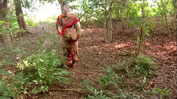 Gairah Natal Liar Di Hutan Dengan Desi Radhika