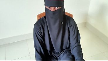 Gadis Berhijab Panas Menggoda Di Ranjang Kamarku