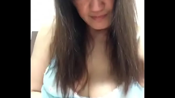 Christy Si Pelacur Asia Jari-jemarinya Basah Membasahi Memeknya Yang Menggairahkan