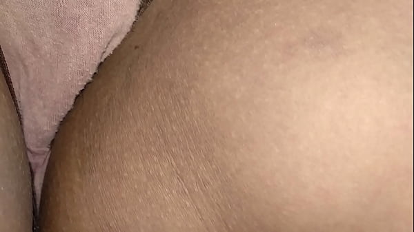 Gadis India Yang Menggoda Dengan Lekuk Tubuh Yang Memikat
