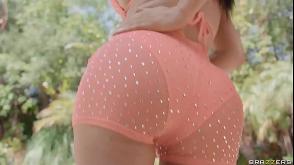 Jasmine Jae Memamerkan Tubuh Ranumnya – Tonton Full Di Brazzers