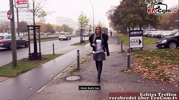 Deutsch-türkin Teen Wird Auf Der Straße Zu Einem öffentlichen Sexdate Abgeschleppt