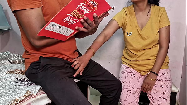 स्कूल की लड़की ने अच्छे नंबर पाने के लिए अपने ट्यूटर के साथ जंगली सैक्स किया