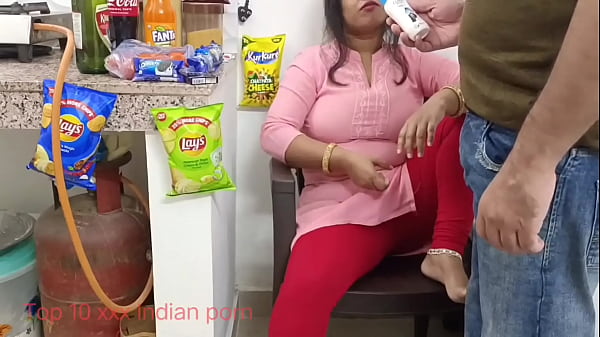 Penjaga Toko Mumbai Rayu Wanita Miskin Untuk Pinjam Video Mesum Dengan Suara Hindi