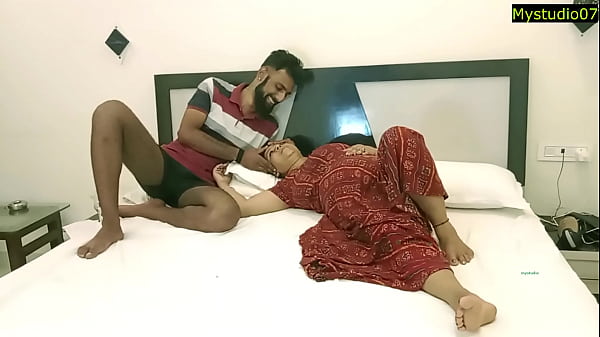 Bhabhi Panas Menggoda Bikin Nafsu, Aksi Ranjang Liar Dengan Suami