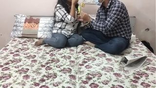 Goyangan Ganas Bhabhi India Di Ranjang Sendiri, Suara Erangnya Bikin Greget!