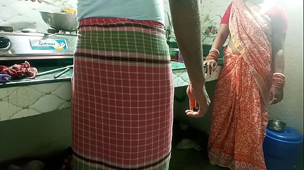 मालकिन ने किचन में नौकर को दबोचकर उसकी गर्म चुदाई का मजा लिया