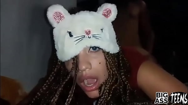 Tempati Lubang Pantatku, Ayah Tiri Beruntung Naiki Bokong Besar Putri Tirinya