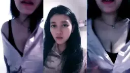 Elvira Godain Pascol Dengan Belahan Dadanya Yang Menggoda Sebelum Tidur