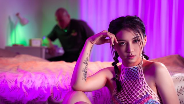 Gadis Asia Menggoda Dengan Jeritan Panas