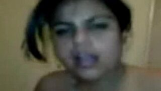 Gadis Montok Menggila Di Ranjang Bersama Pacar Dalam Video Panas Mereka