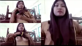 Gadis Pramuka Berhijab Sensual Meremas Payudara Yang Menggoda