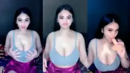 Kylie Basahkan Payudaranya Yang Menggoda