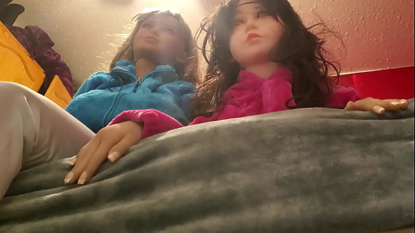 Ayah Ajarkan Putri Tirinya Cara Mengisap Kontol (bagian 1/3)